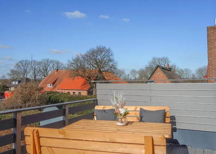 2 Bedroom Awesome In شقة Loxstedt